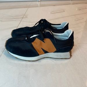 Youth New Balance 327 sneakers